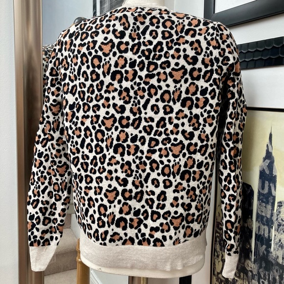 New leopard print cardigan with abalone buttons - Picture 3 of 8